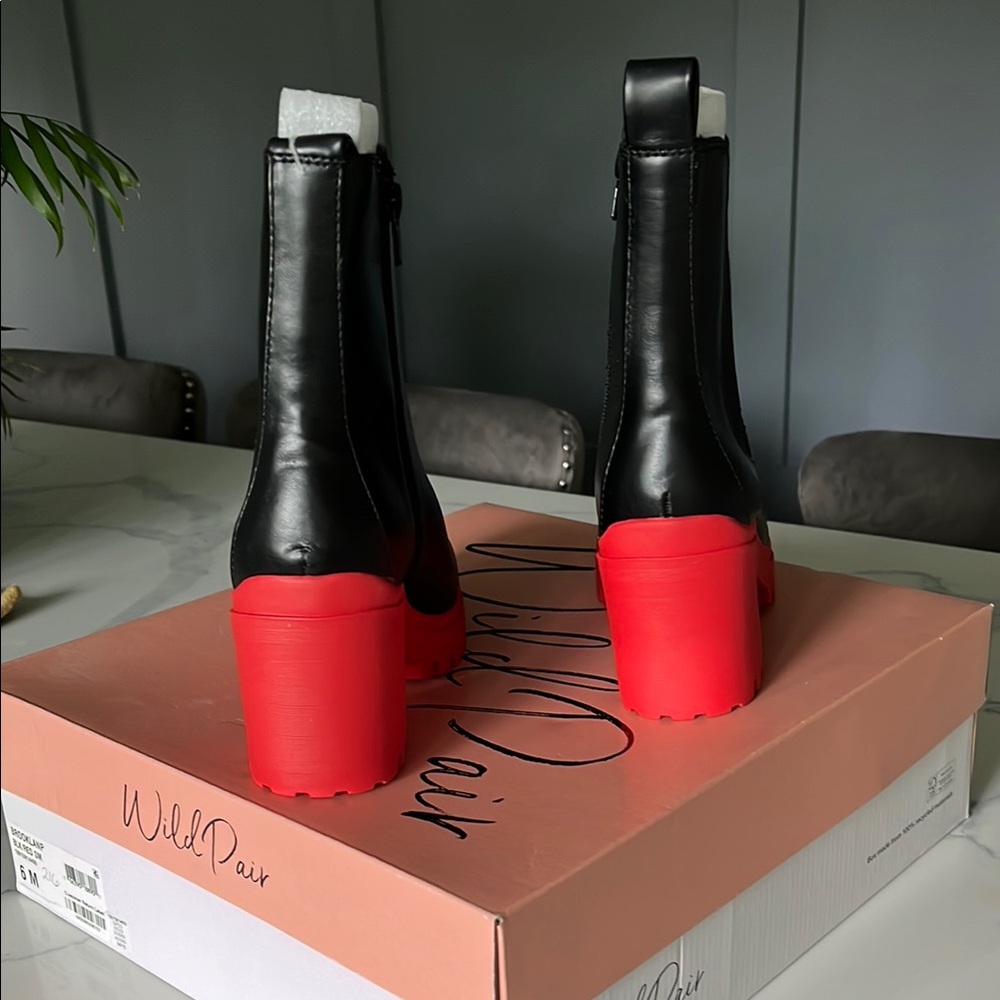 Wild Pair Black and Red Heeled Chelsea Boots - Picture 2 of 5